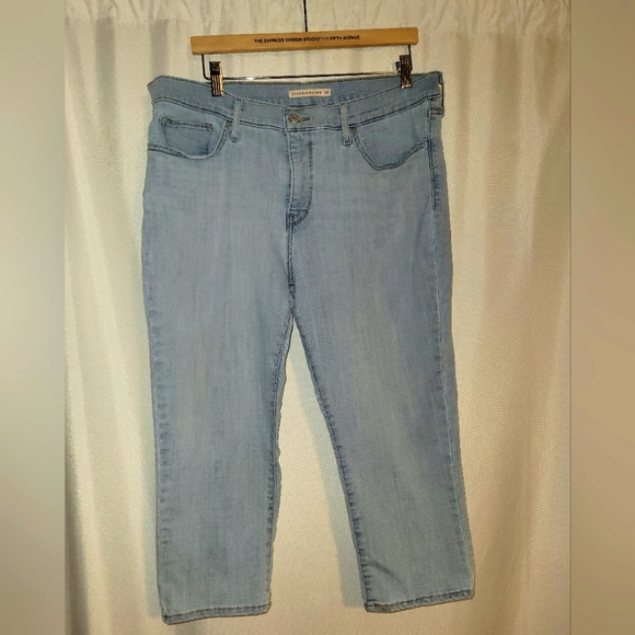 Levi's 311 Capris - Picture 1 of 4